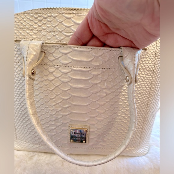 Dooney & Bourke! “Caldwell”/Calfskin Leather/Domed Satchel/Pearly White - Picture 3 of 16